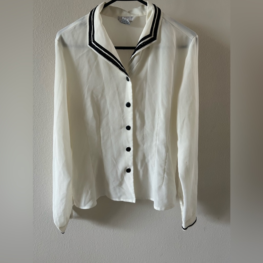 PETITE SOPHISTICATE - Classic Black And White Vintage Blouse - Size Medium